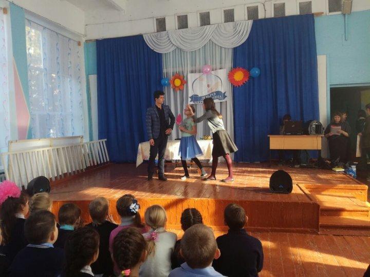 Театрализованное представление "Я люблю тебя, жизнь"
